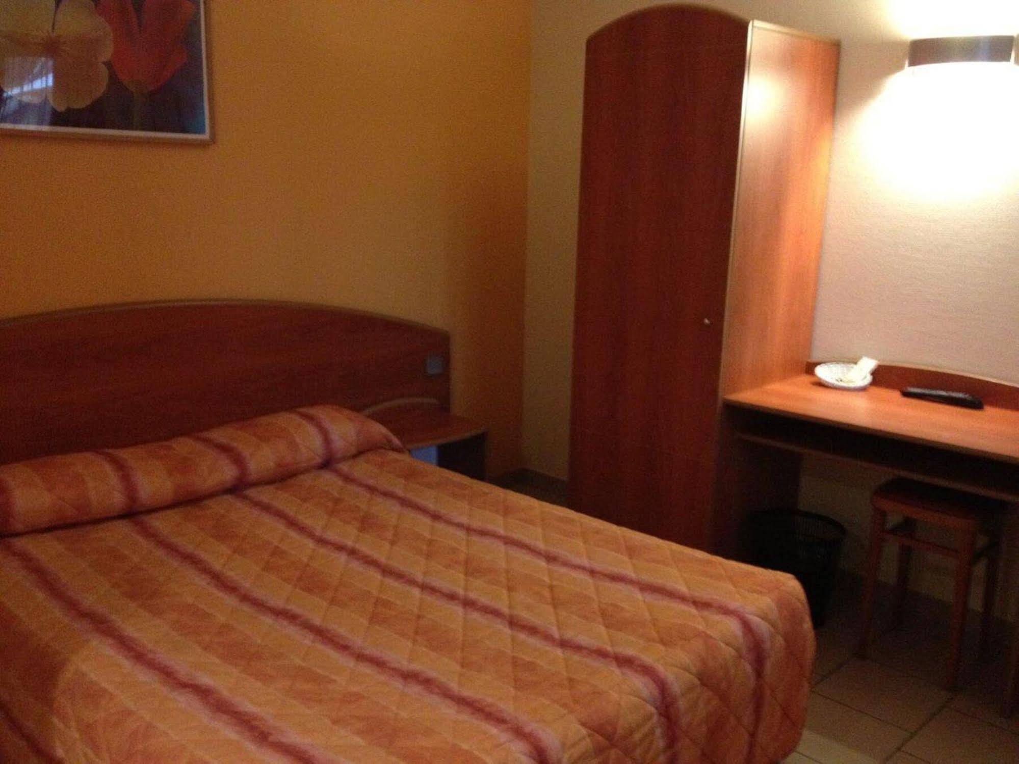 Logis Hotel - Les Paturelles Avesnelles Zewnętrze zdjęcie