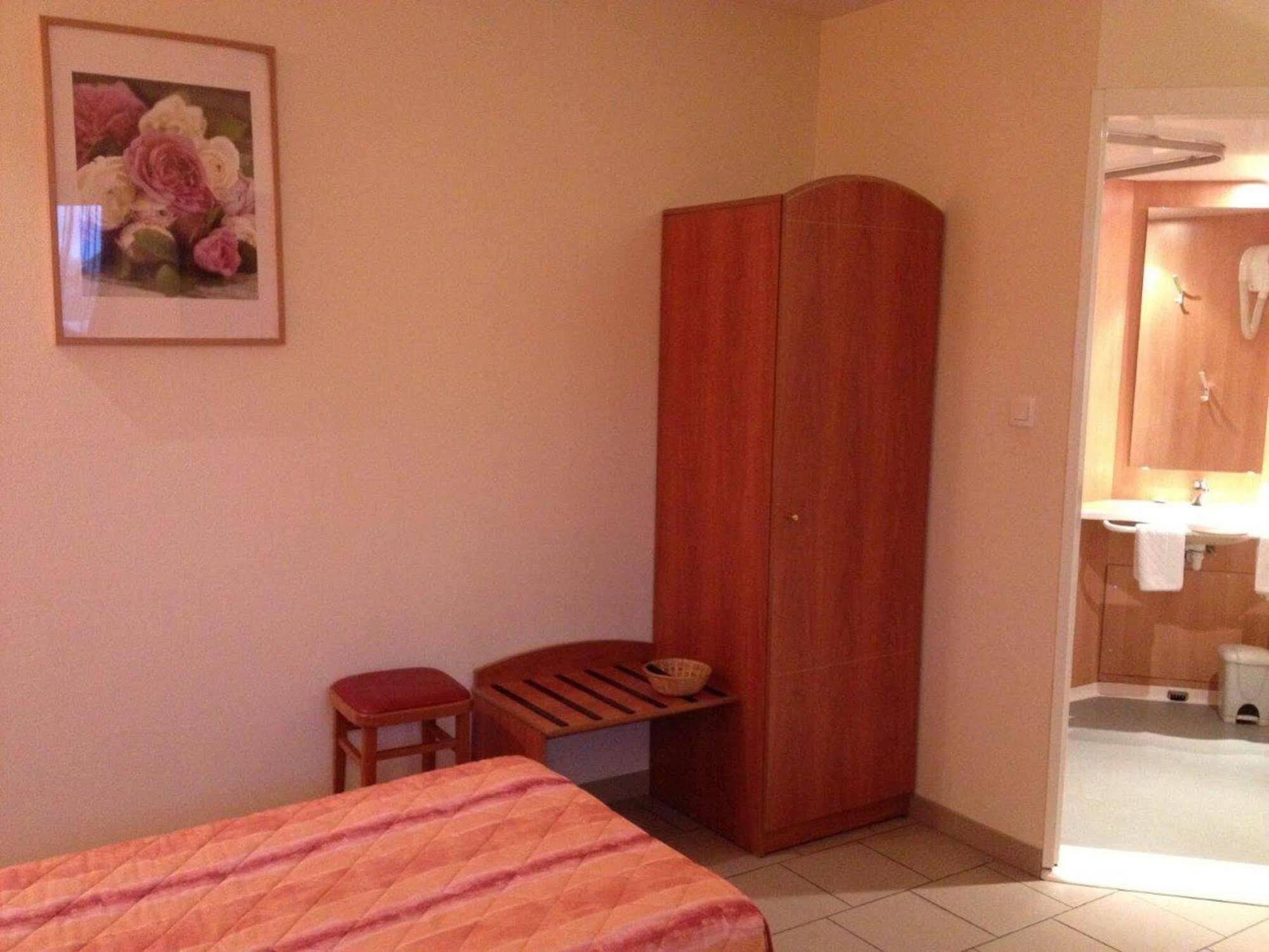 Logis Hotel - Les Paturelles Avesnelles Zewnętrze zdjęcie